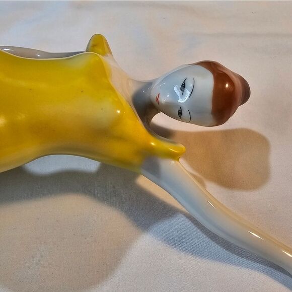 Vintage Romanian Yellow Dancing Lady Porcelain Figurine - Picture 7 of 10